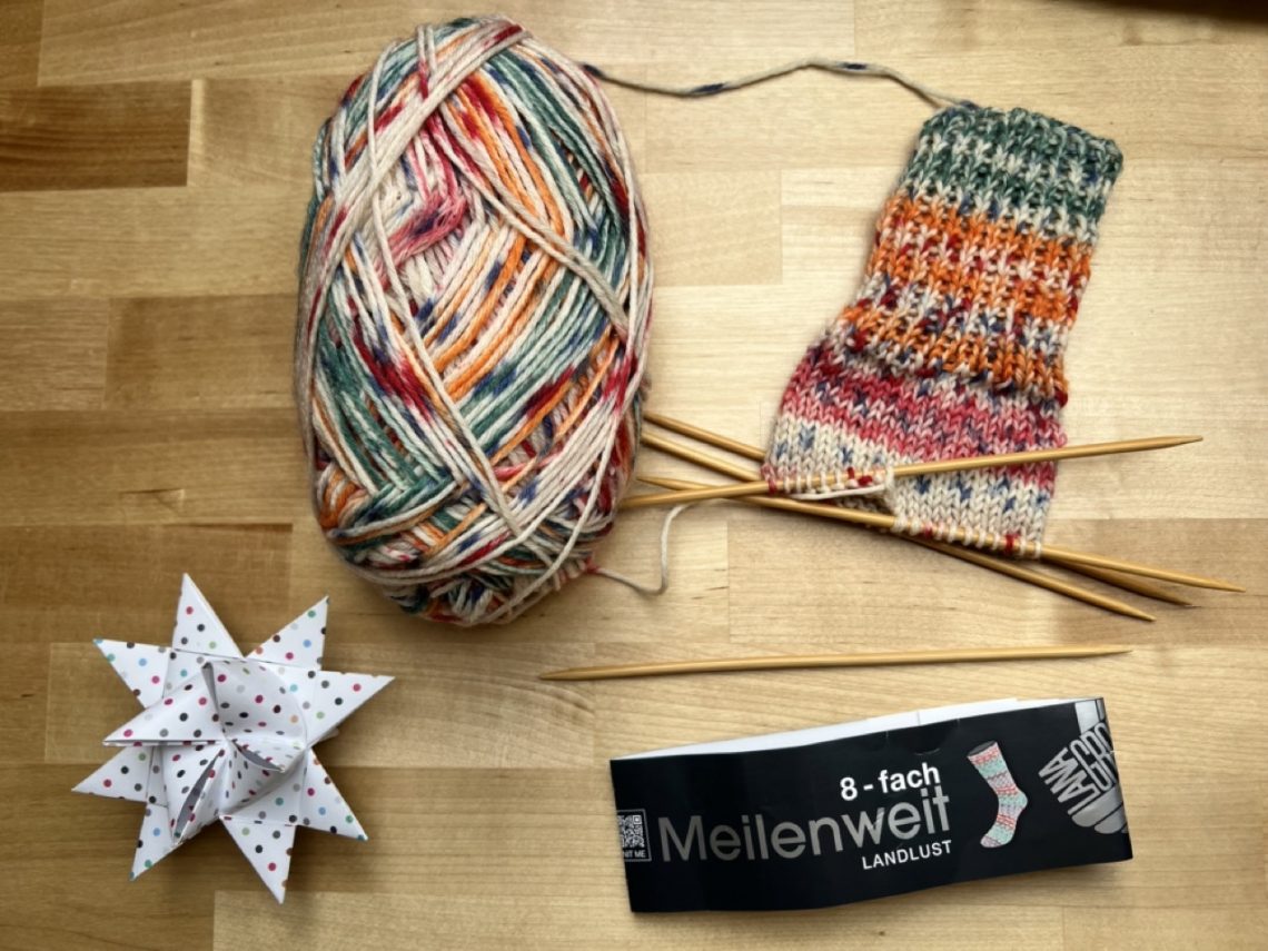 kottodan-basteln-nähen-häkeln-stricken-Warme-Füße-für-die-Beste-selbstgestrickte-Socken-Meilenweit-Lana-Grossa-Landlust-2